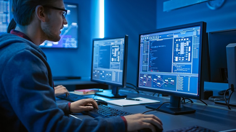 What is the difference between a cold, warm and hot disaster recovery site?